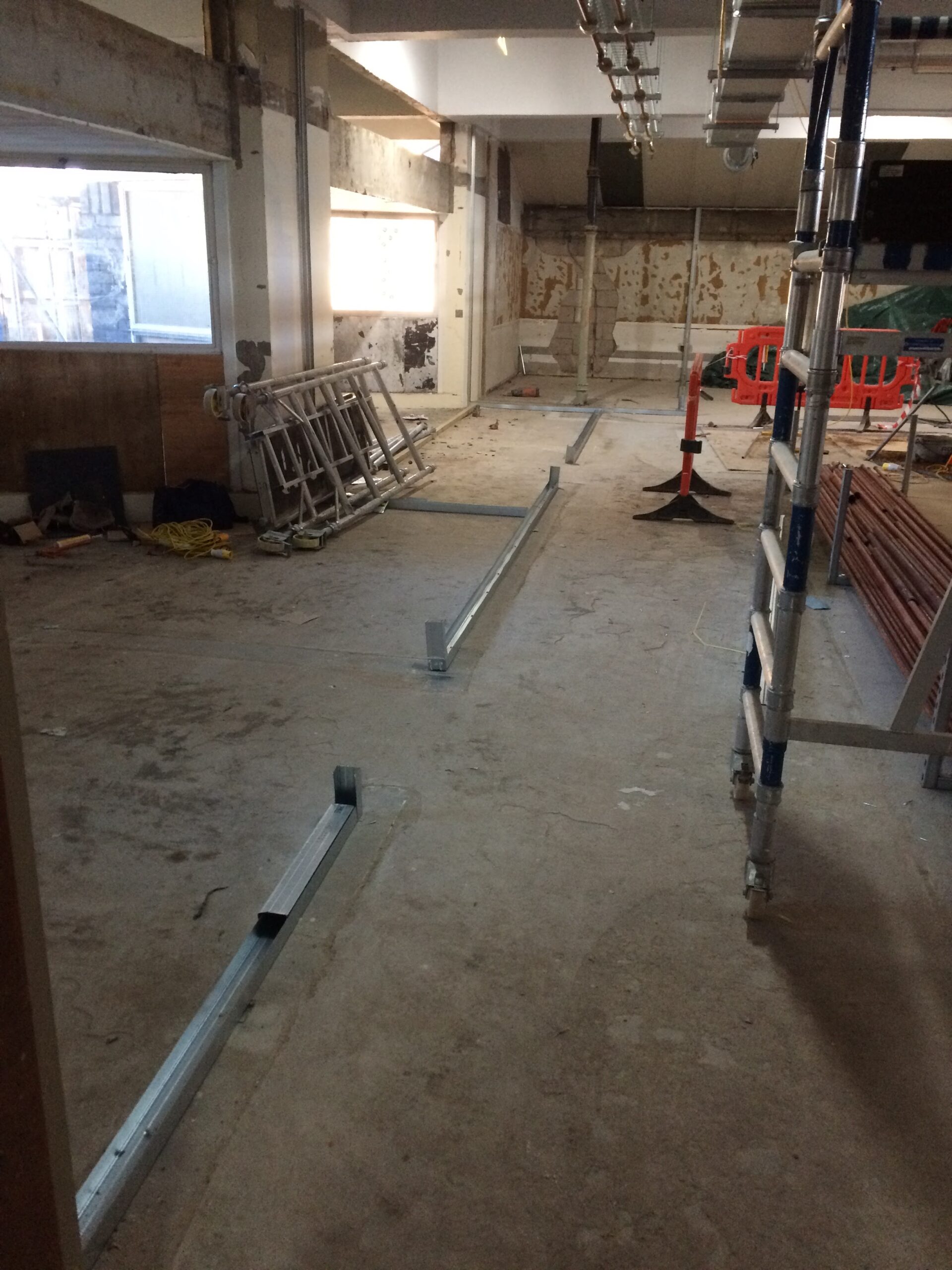 Dividing a Large Room into Several Rooms — gallery photo